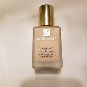 Estee Lauder Double Wear Foundation in Cool Bone